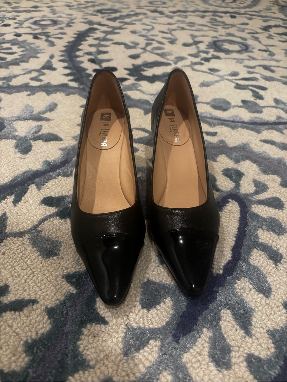 Scarpa Black Patent Cap-Toe Pointed Pumps